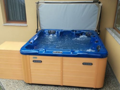 Vířivka NOMIA s pískovou filtrací Praha