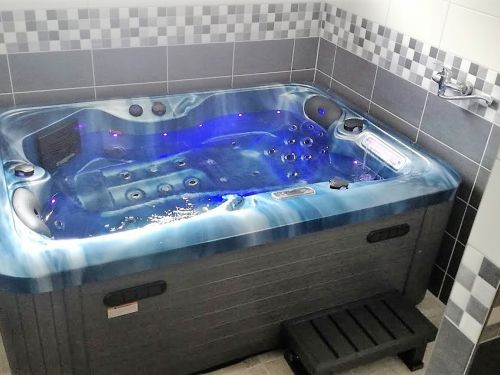 Vířivá vana MIRA pro dva