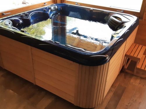 Domácí wellness s vířivkou pro 5 osob