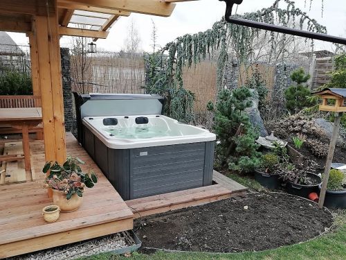 Venkovní vířivka Praha