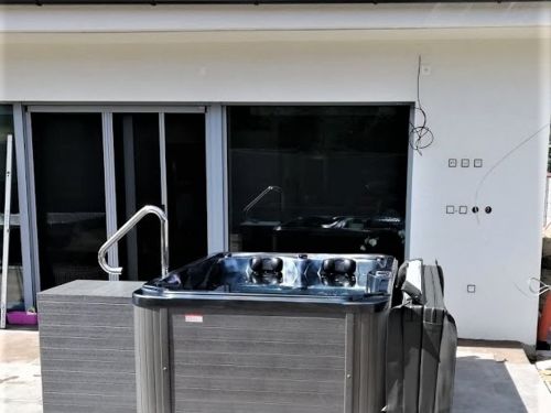 Vířivka na terase domu Sokolov