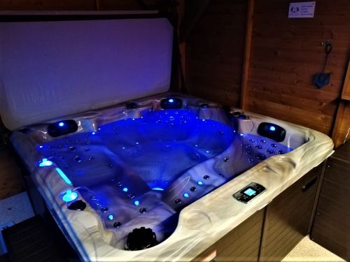 Venkovní vířivka NOMIA