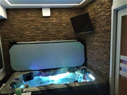 Vířivka MIRA v interiéru