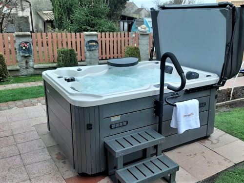 Venkovní vířivka XENA Chrudim