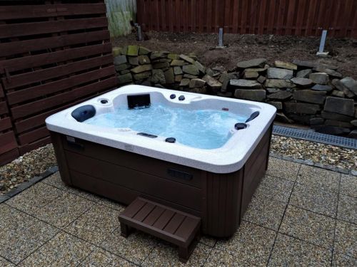 MIRA venku na zahradě