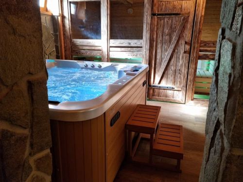 Domácí wellness s vířivkou a saunou