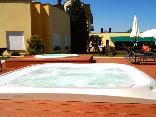 Vířivka s přepadem VEGA comfort