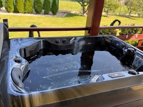 Vířivka MIRA na terase