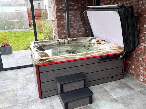 Vířivka ARIES v zimní zahradě