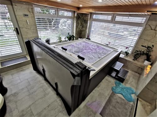 Vířivka SOFIA s přelivem