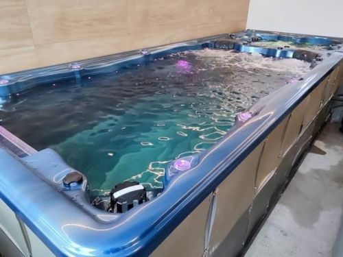 VELA zapuštěná v podlaze