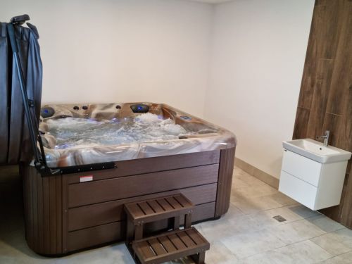 Vířivka LUCIDA jarní výprodej sleva 45.000,-